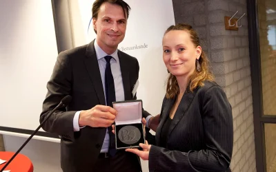 Leonie Heres ontvangt G.A. van Poeljeprijs 2014